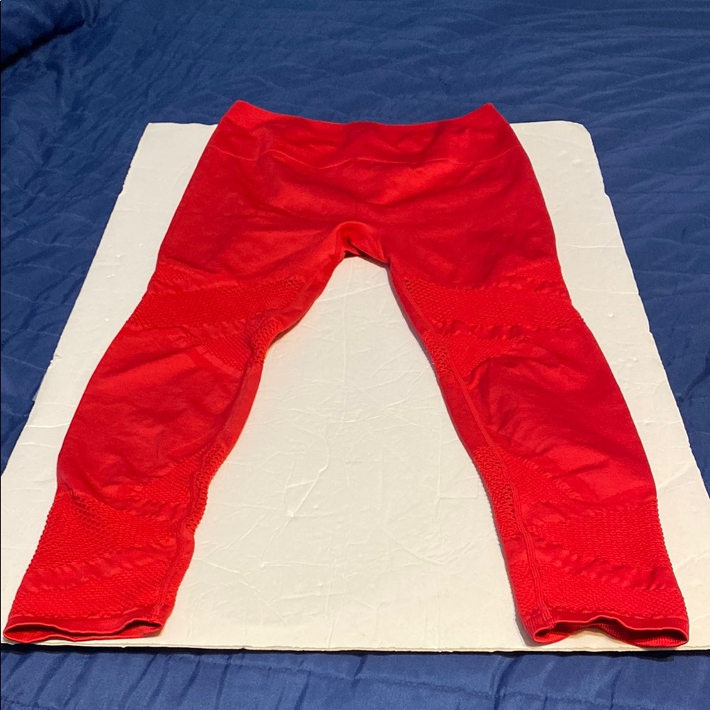 NWOT Fabletics Vibrant Red Women’s cropped Leggings. Air vents on legs. - Picture 1 of 6